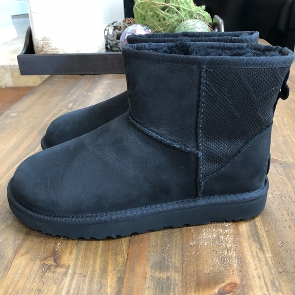 UGG black 🖤Classic Mini II Snake Nubuck - Picture 3 of 8
